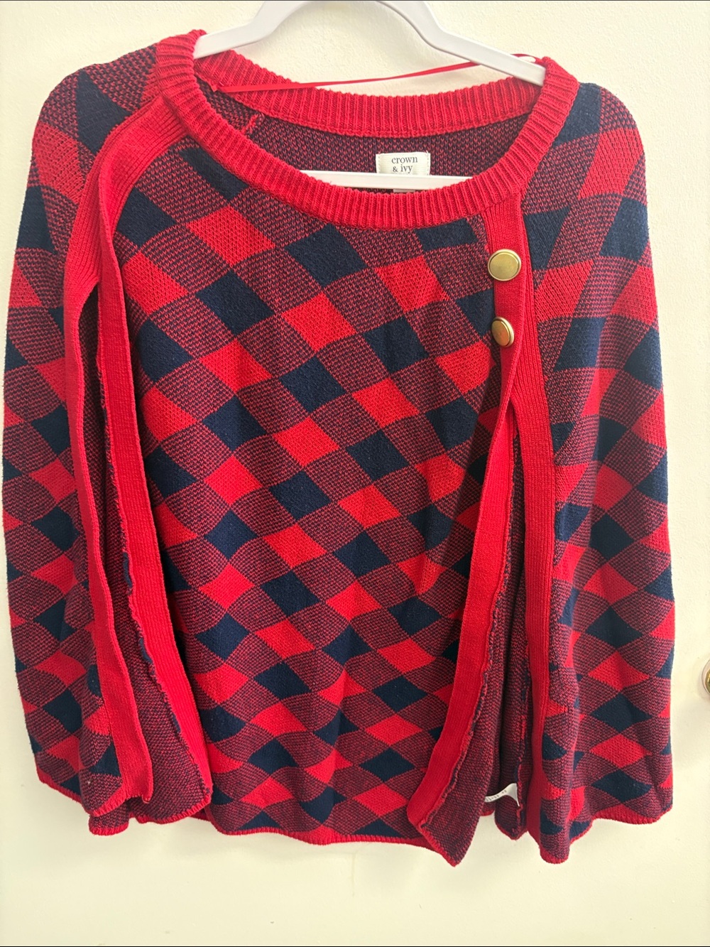 crown & ivy Red and Navy Geometric Button-Accent Knit Cardigan